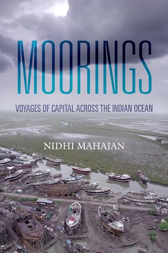 Moorings: Voyages of Capital Across the Indian Ocean von University of California Press