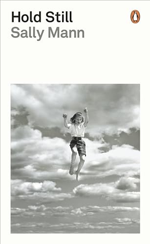 Hold Still: A Memoir with Photographs von Penguin Classics