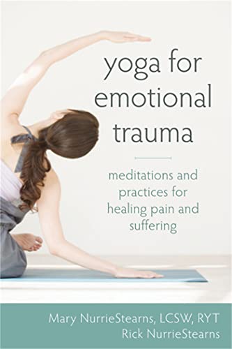 Yoga for emotional trauma: Meditations and practices for healing pain and suffering von New Harbinger