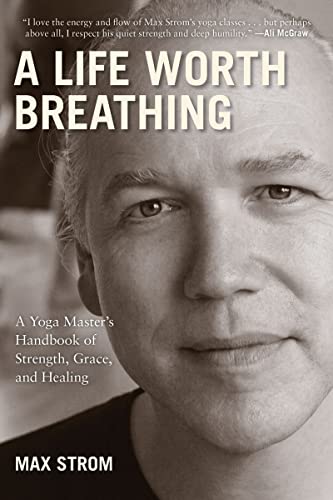 A Life Worth Breathing: A Yoga Master's Handbook of Strength, Grace, and Healing von Skyhorse