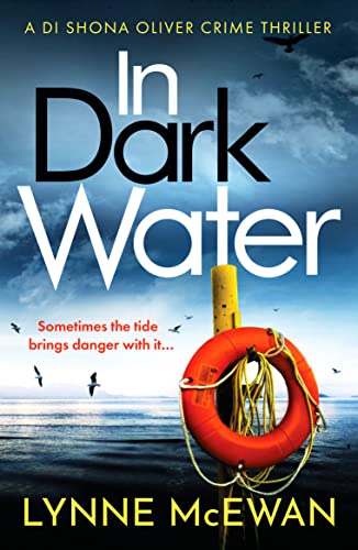 In Dark Water: A compulsive Scottish detective novel (Detective Shona Oliver, 1, Band 1)
