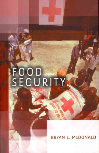 Food Security: Addressing Challenges from Malnutrition, Food Safety and Environmental Change (Dimensions of Security) von Polity