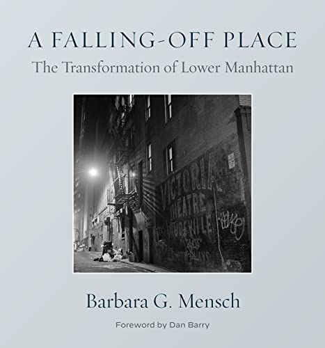 A Falling-Off Place: The Transformation of Lower Manhattan von Fordham University Press