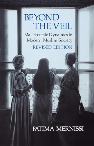 Beyond the Veil: Male-Female Dynamics in Modern Muslim Society von Indiana University Press
