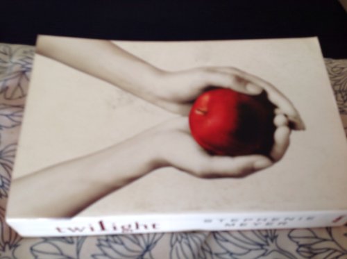 Twilight, White Cover Edition: Winner of Buxtehuder Bulle 2006. Nominated for Deutscher Jugendliteraturpreis 2007, category Preis der Jugendlichen (Twilight Saga)