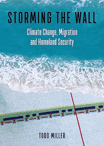 Storming the Wall: Climate Change, Migration, and Homeland Security (City Lights Open Media) von City Lights Publishers