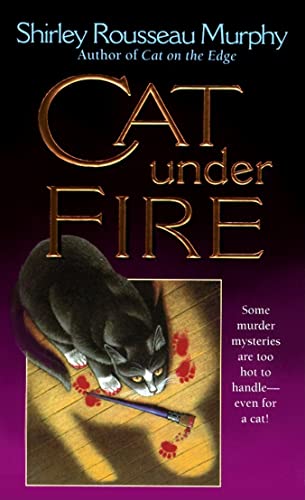 Cat Under Fire: A Joe Grey Mystery (Joe Grey Mystery Series, 2)