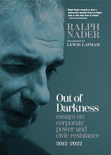 Out of Darkness: Essays on Corporate Power and Civic Resistance, 2012-2022 von Seven Stories Press