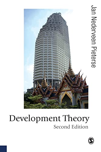 Development Theory (Published in association with Theory, Culture & Society): Deconstructions/Reconstructions (Published in Association With Theory, Culture & Society) von Sage Publications