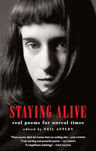 Staying Alive: Real Poems for Unreal Times von Bloodaxe Books