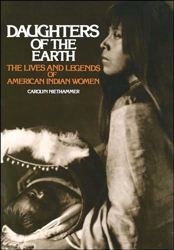 Daughters of the Earth: The Lives and Legends of American Indian Women von Simon & Schuster
