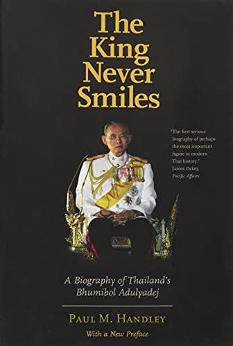 The King Never Smiles: A Biography of Thailand's Bhumibol Adulyadej von Yale University Press