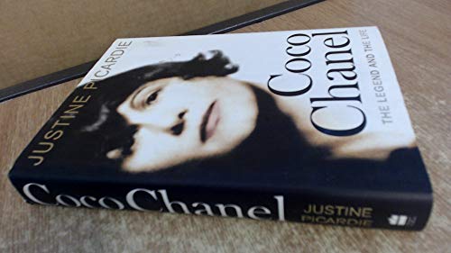Coco Chanel: The Legend and the Life Coco Chanel: The Legend and the Life von It Books
