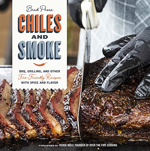 Chiles and Smoke: BBQ, Grilling, and Other Fire-Friendly Recipes with Spice and Flavor von Harvard Common Press