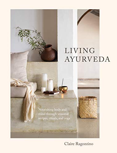 Living Ayurveda: Nourishing Body and Mind through Seasonal Recipes, Rituals, and Yoga von Shambhala Publications