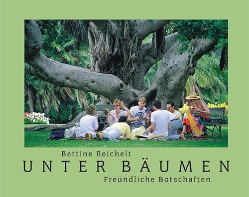 Unter Bäumen: Freundliche Botschaften