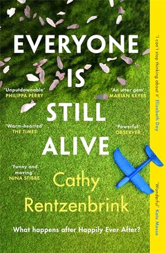 Everyone Is Still Alive: The funny and moving fiction debut from the Sunday Times bestselling author of The Last Act of Love von Phoenix