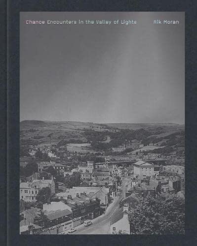 Chance Encounters in the Valley of Lights - Rik Moran von CentreCentre