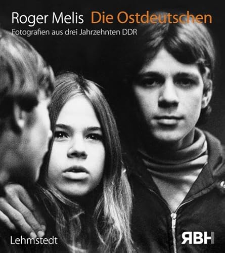 Die Ostdeutschen (Ausstellungskatalog): Die beiden Bildbände "Die Ostdeutschen" und "In einem stillen Land" von Roger Melis zusammen in einem Schuber.