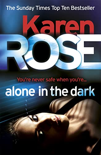 Alone in the Dark (The Cincinnati Series Book 2) von Headline
