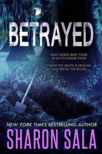 Betrayed von CREATESPACE