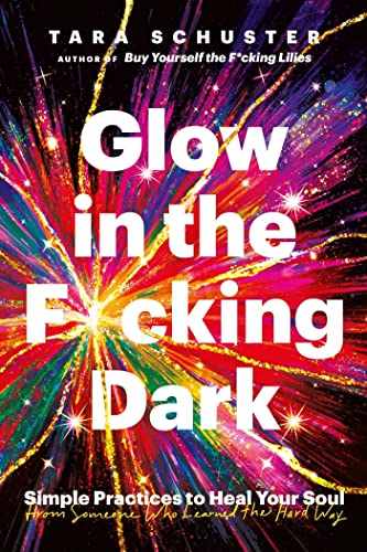 Glow in the F*cking Dark: Simple practices to heal your soul, from someone who learned the hard way von Headline