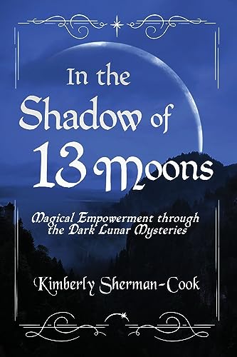 In the Shadow of 13 Moons: Magical Empowerment Through the Dark Lunar Mysteries von Crossed Crow Books