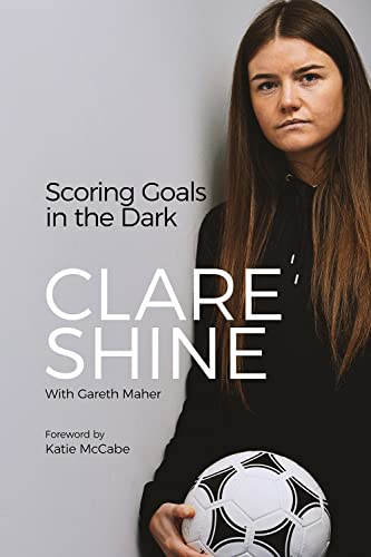 Scoring Goals in the Dark von Pitch Publishing Limited