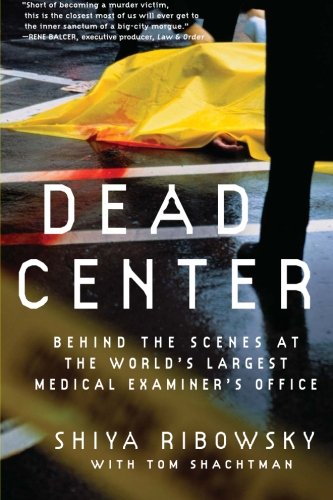 Dead Center: Behind the Scenes at the World's Largest Medical Examiner's Office: Behind the Scenes of the World's Largest Medical Investigator's Office von William Morrow Paperbacks