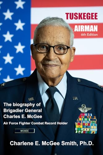 Tuskegee Airman: The Biography of Charles E. McGee, Air Force Fighter Combat Record Holder von Explendid LLC