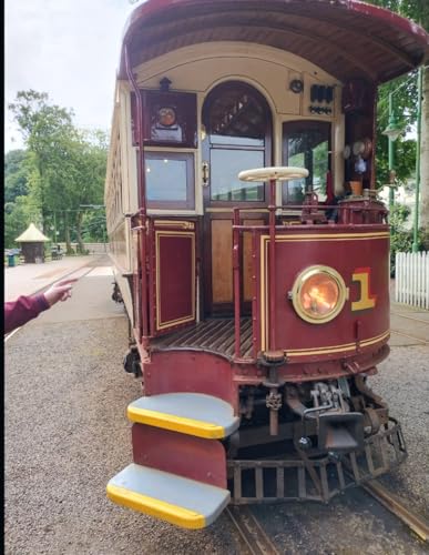 The Oldest Interurban: A Photo Essay of the Manx Electric Railway on the Isle of Man. (Exploring Paradise by Rail. A Tourist's Guide to the Historic Railways on the Isle of Man., Band 3) von Independently published