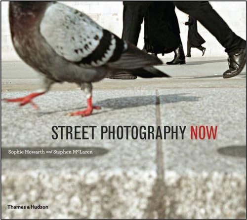 Street Photography Now: with 301 photograhs in color and black-and-white