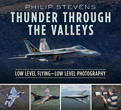 Thunder Through the Valleys: Low Level Flying - Low Level Photography von Fonthill Media