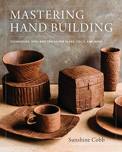 Mastering Hand Building: Techniques, Tips, and Tricks for Slabs, Coils, and More (Mastering Ceramics) von Voyageur Press