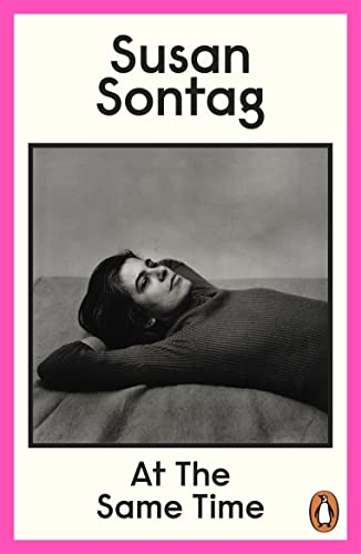 At the Same Time: Essays and Speeches At the Same Time: Essays and Speeches von Penguin