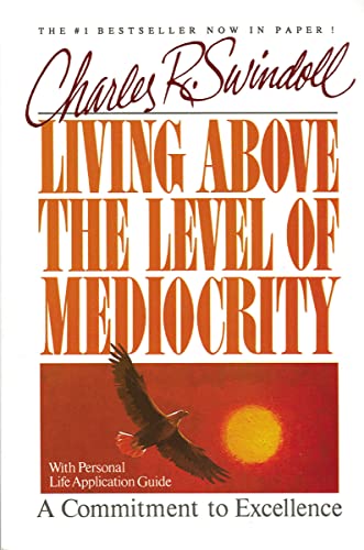 LIVING ABOVE MEDIOCRITY: A Commitment to Excellence von Thomas Nelson