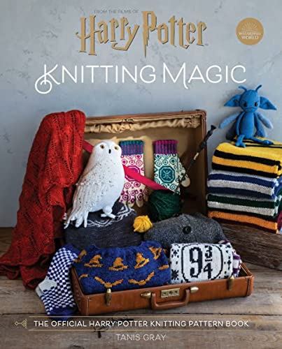 Harry Potter Knitting Magic: The official Harry Potter knitting pattern book von Pavilion Books Group Ltd.
