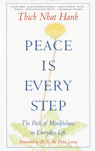 Peace Is Every Step: The Path of Mindfulness in Everyday Life von Bantam