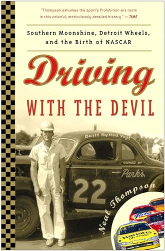 Driving with the Devil: Southern Moonshine, Detroit Wheels, and the Birth of NASCAR von Broadway Books