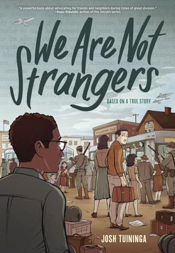We Are Not Strangers: A Graphic Novel von Abrams ComicArts