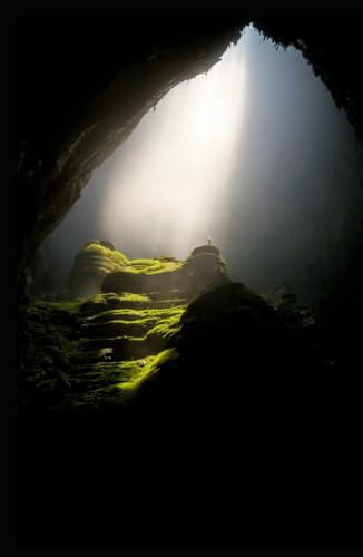 A Journey to the Center of the Earth: The Thrilling Scifi Novel of Adventure, Exploration, and Survival from Jules Verne (Annotated) von Independently published