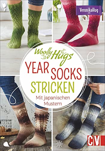 Woolly Hugs YEAR-Socks stricken. Mit japanischen Mustern. 24 verschiedene Socken, ein Sockenstrick-Grundkurs und detailierte Strickschriften verhelfen zum Sockenglück. Woolly Hugs YEAR-Socks stricken. Mit japanischen Mustern. 24 verschiedene Socken, ein Sockenstrick-Grundkurs und detailierte Strickschriften verhelfen zum Sockenglück.