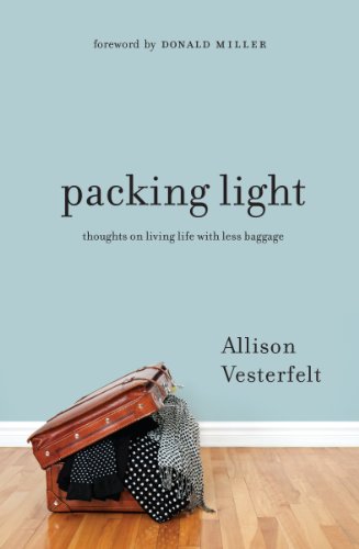 Packing Light: Thoughts on Living Life with Less Baggage von Moody Publishers