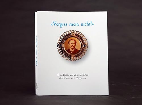 «Vergiss mein nicht!»: Fotoobjekte und Ansichtskarten des Erinnern & Vergessens «Vergiss mein nicht!»: Fotoobjekte und Ansichtskarten des Erinnern & Vergessens von edition abcdefghijklmnopqrstuvwxyz