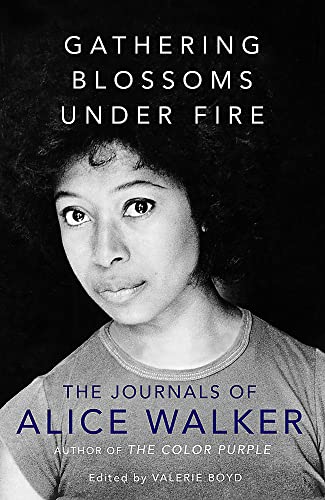Gathering Blossoms Under Fire: The Journals of Alice Walker von W&N