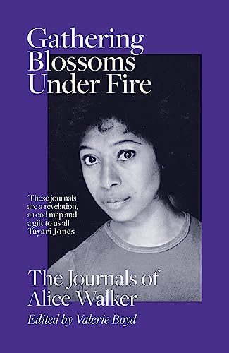Gathering Blossoms Under Fire: The Journals of Alice Walker von W&N