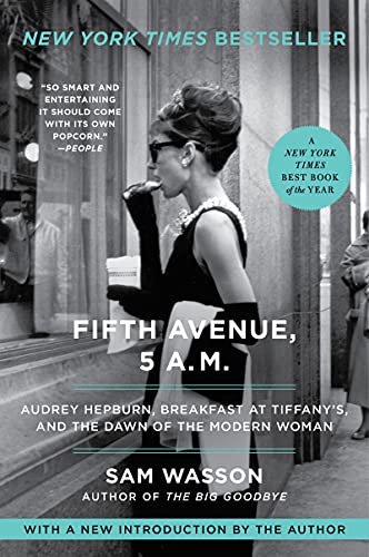 Fifth Avenue, 5 A.M.: Audrey Hepburn, Breakfast at Tiffany's, and the Dawn of the Modern Woman von Harper Perennial