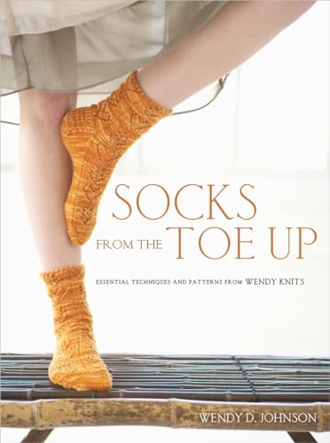 Socks from the Toe Up: Essential Techniques and Patterns from Wendy Knits von Potter Craft