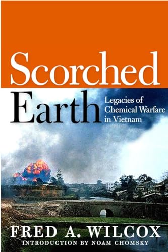 Scorched Earth: Legacies of Chemical Warfare in Vietnam von Seven Stories Press