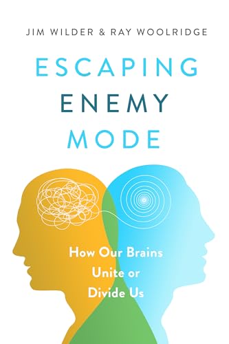 Escaping Enemy Mode: How Our Brains Unite or Divide Us von Moody Publishers
